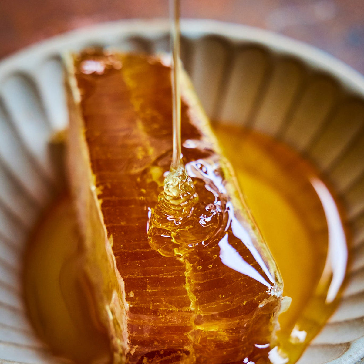 The London Honey Co. British Heather Honeycomb in Honey 350g, additional photograph