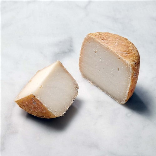 Katherine goats' tomme, White Lake, Somerset