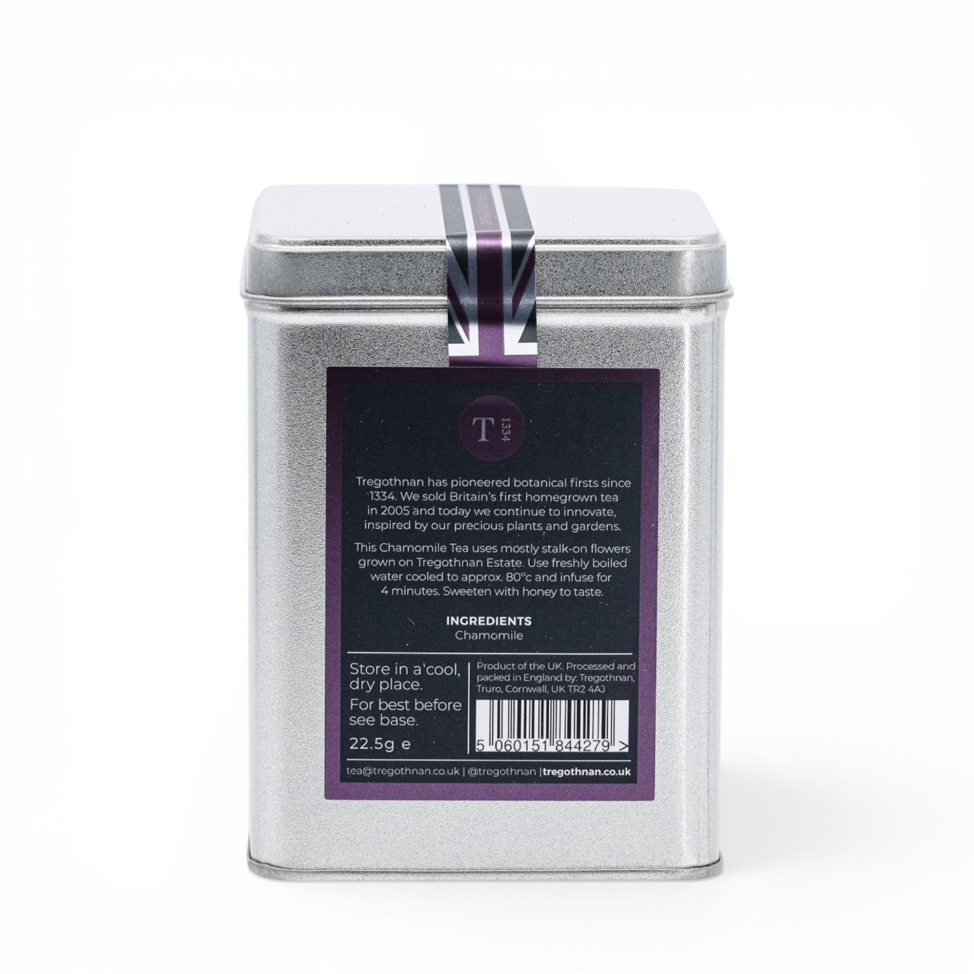 Made In England Tregothnan Chamomile loose leaf tea tin with Union Jack ribbon detail. Contains 22.5g.